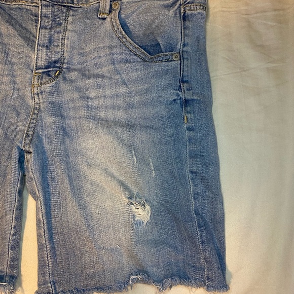 3 for $25 Boyfriend Jean cut-off shorts size 6 - Picture 3 of 6